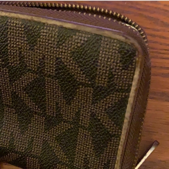 Michael Kors long wallet - Picture 5 of 11
